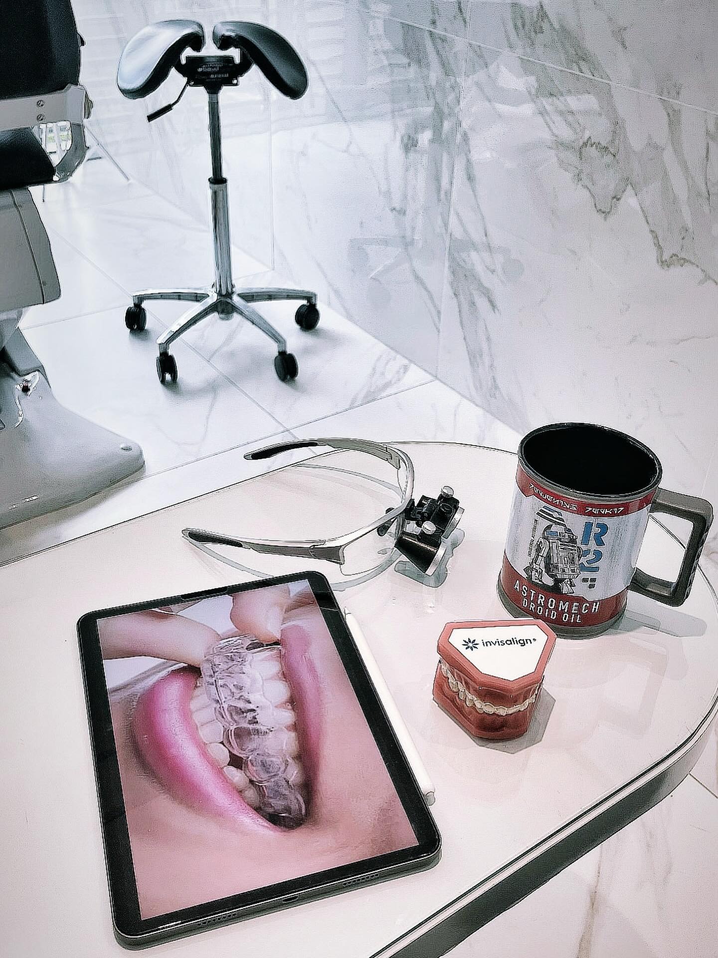 Planejamento digital com alinhadores head Invisalign no consultório do Dr. Daniel Neubüser